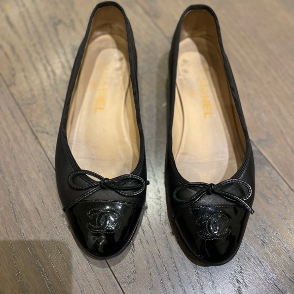 SOLD❌Chanel Black Ballet Flats - Picture 4 of 15